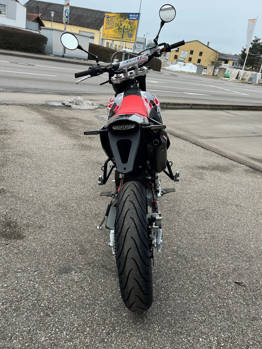 Fantic XM 50 Performance & Competition