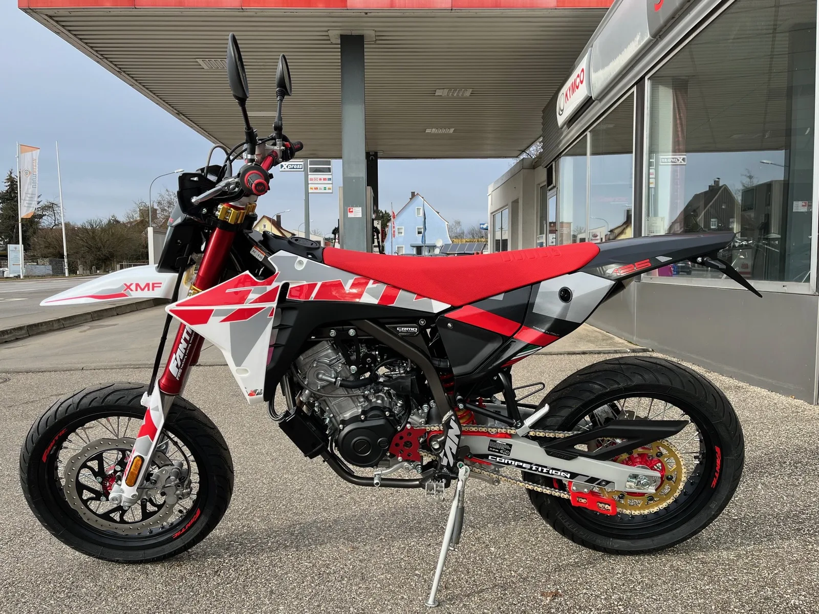 Fantic XMF 125 Performance & Competition jetzt mit ABS