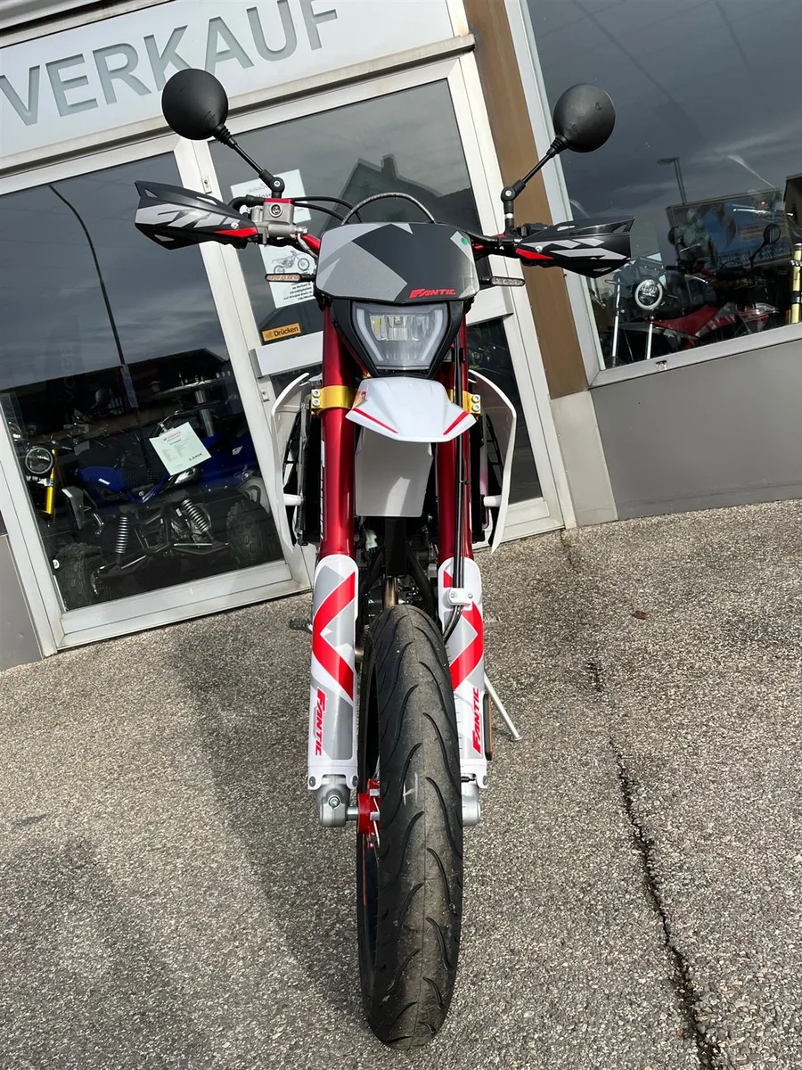 Fantic XMF 125 Performance & Competition jetzt mit ABS