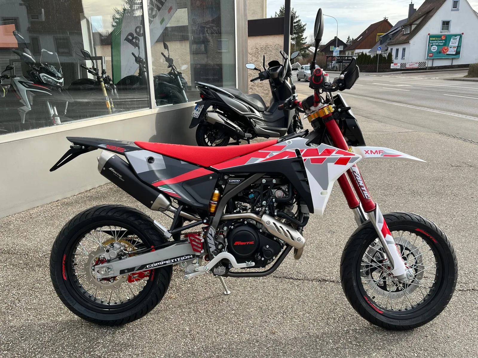 Fantic XMF 125 Performance & Competition jetzt mit ABS