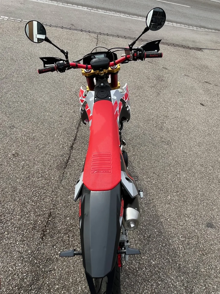 Fantic XMF 125 Performance & Competition jetzt mit ABS
