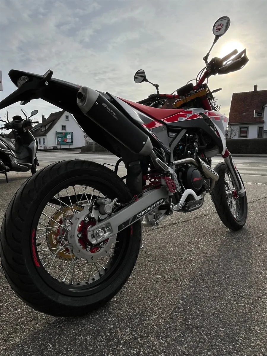 Fantic XMF 125 Performance & Competition jetzt mit ABS