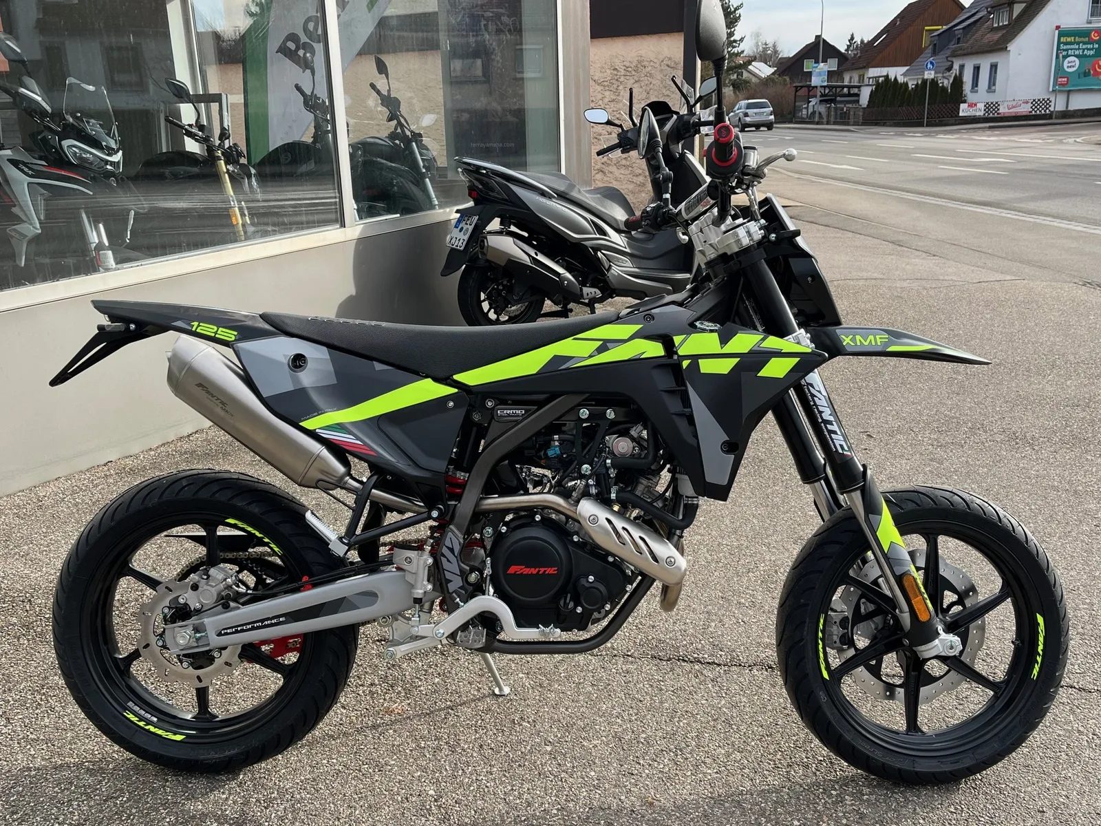 Fantic XMF 125 Performance & Competition jetzt mit ABS