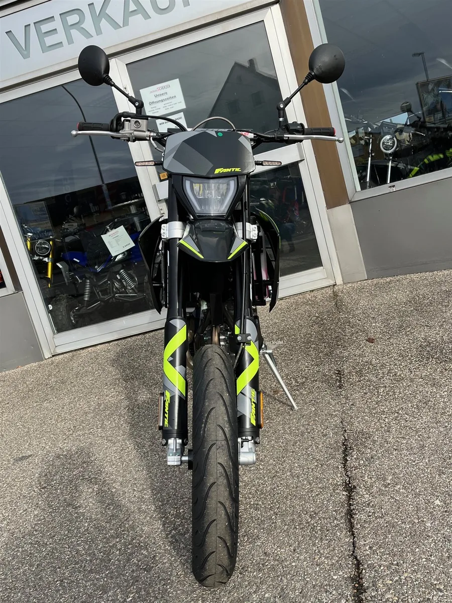 Fantic XMF 125 Performance & Competition jetzt mit ABS