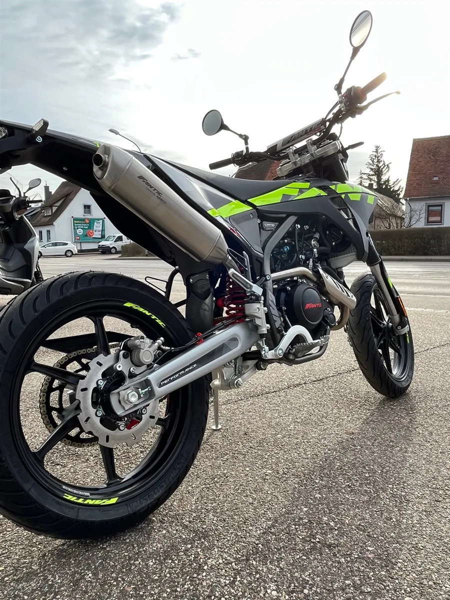 Fantic XMF 125 Performance & Competition jetzt mit ABS