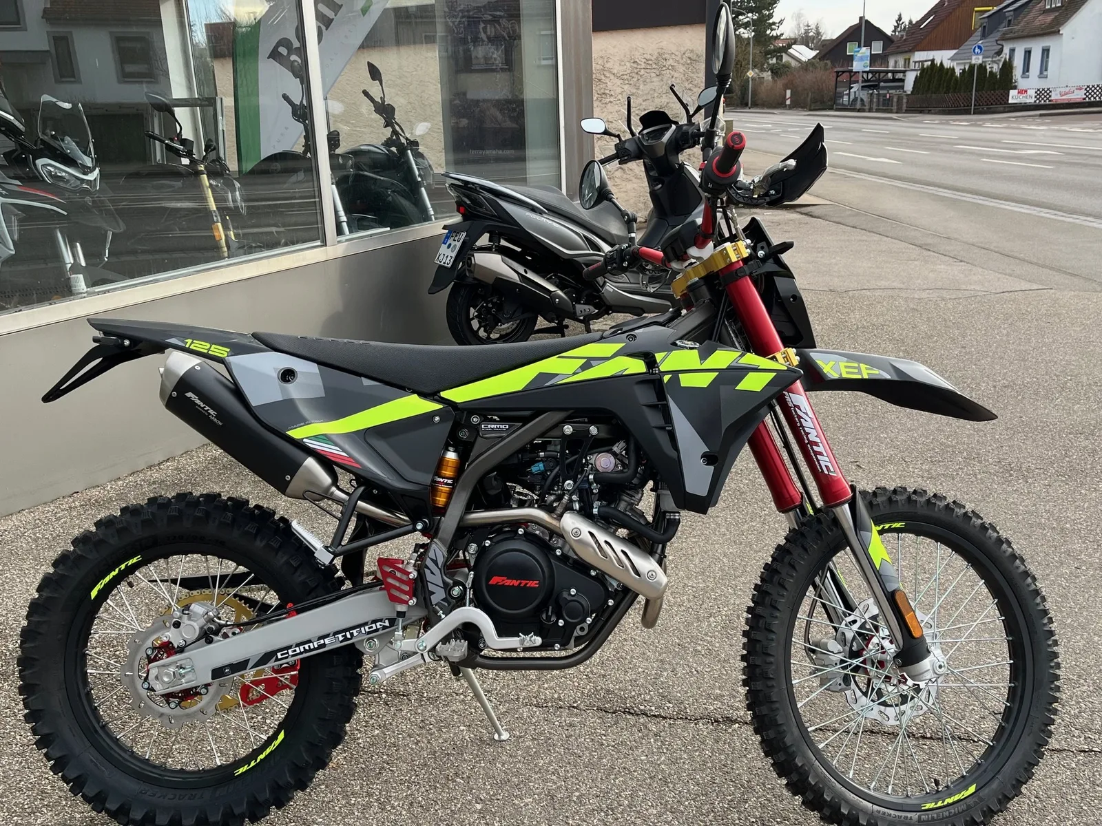 Fantic XEF 125 Performance & Competition jetzt mit ABS