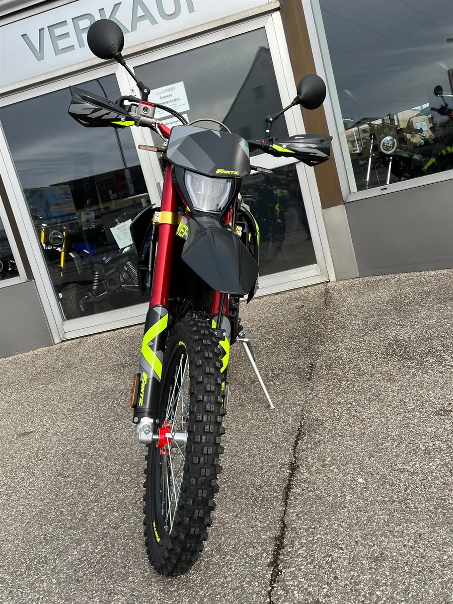 Fantic XEF 125 Performance & Competition jetzt mit ABS