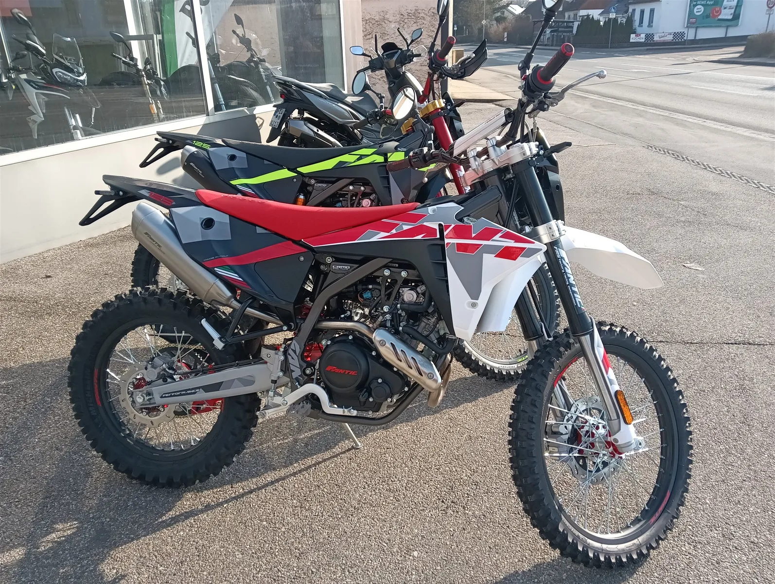 Fantic XEF 125 Performance & Competition jetzt mit ABS
