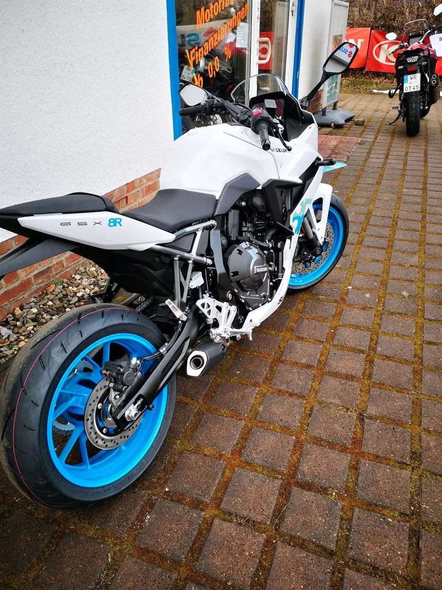 Suzuki GSX-8R GSX800FU