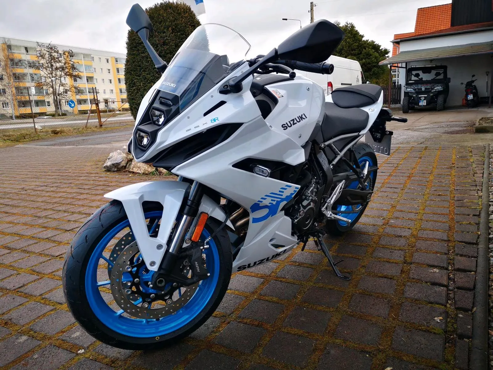 Suzuki GSX-8R GSX800FU