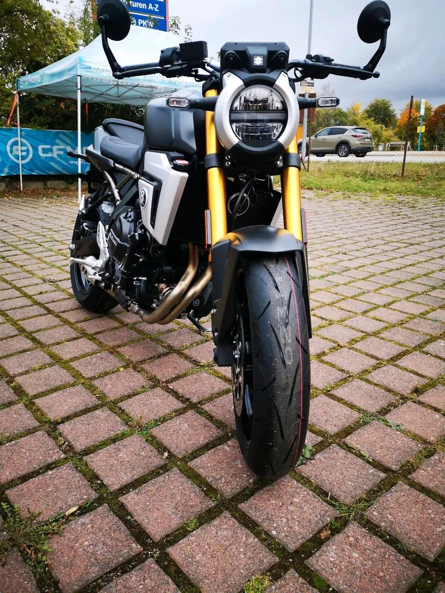 Suzuki GSX-8T GSX800T