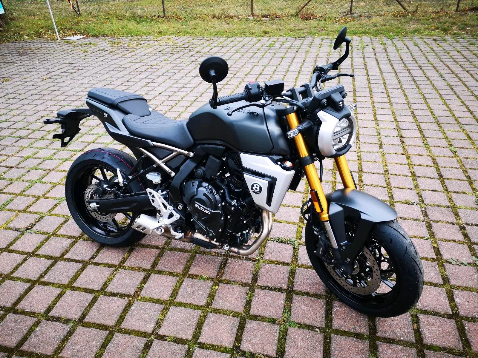 Suzuki GSX-8T GSX800T
