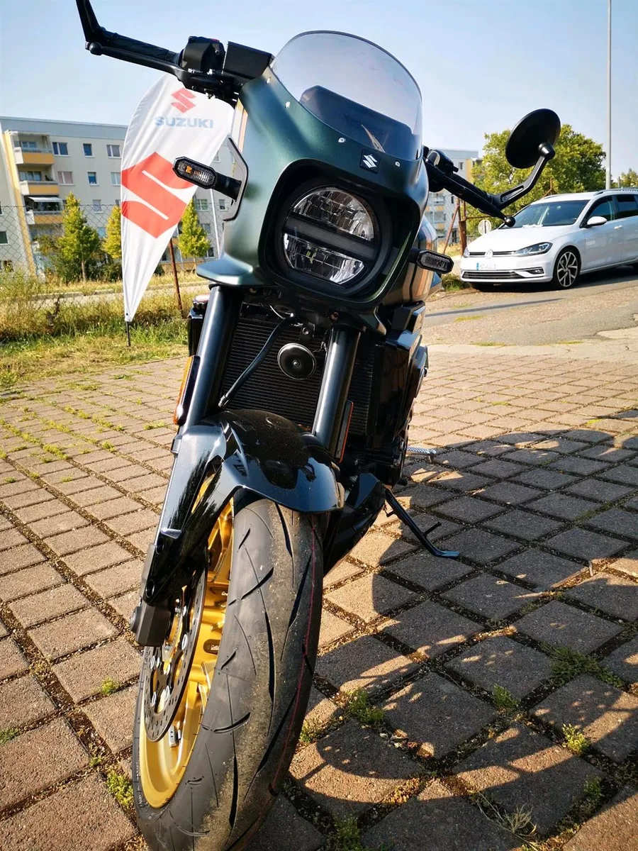 Suzuki GSX-8TT Suzuki GSX-800TT