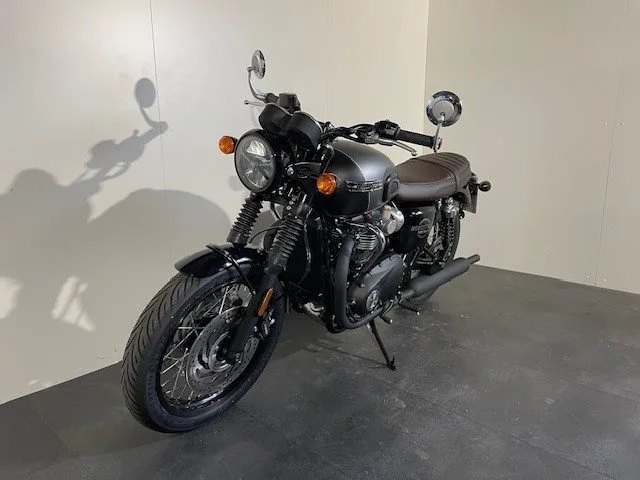 Triumph Bonneville T120 Black
