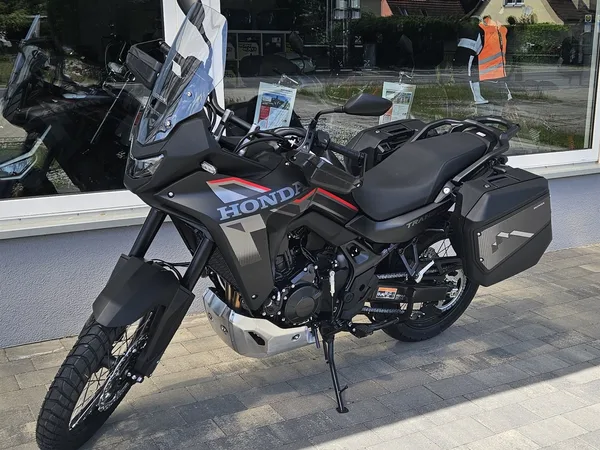 Honda XL750 Transalp E-Clutch mit Zubehör