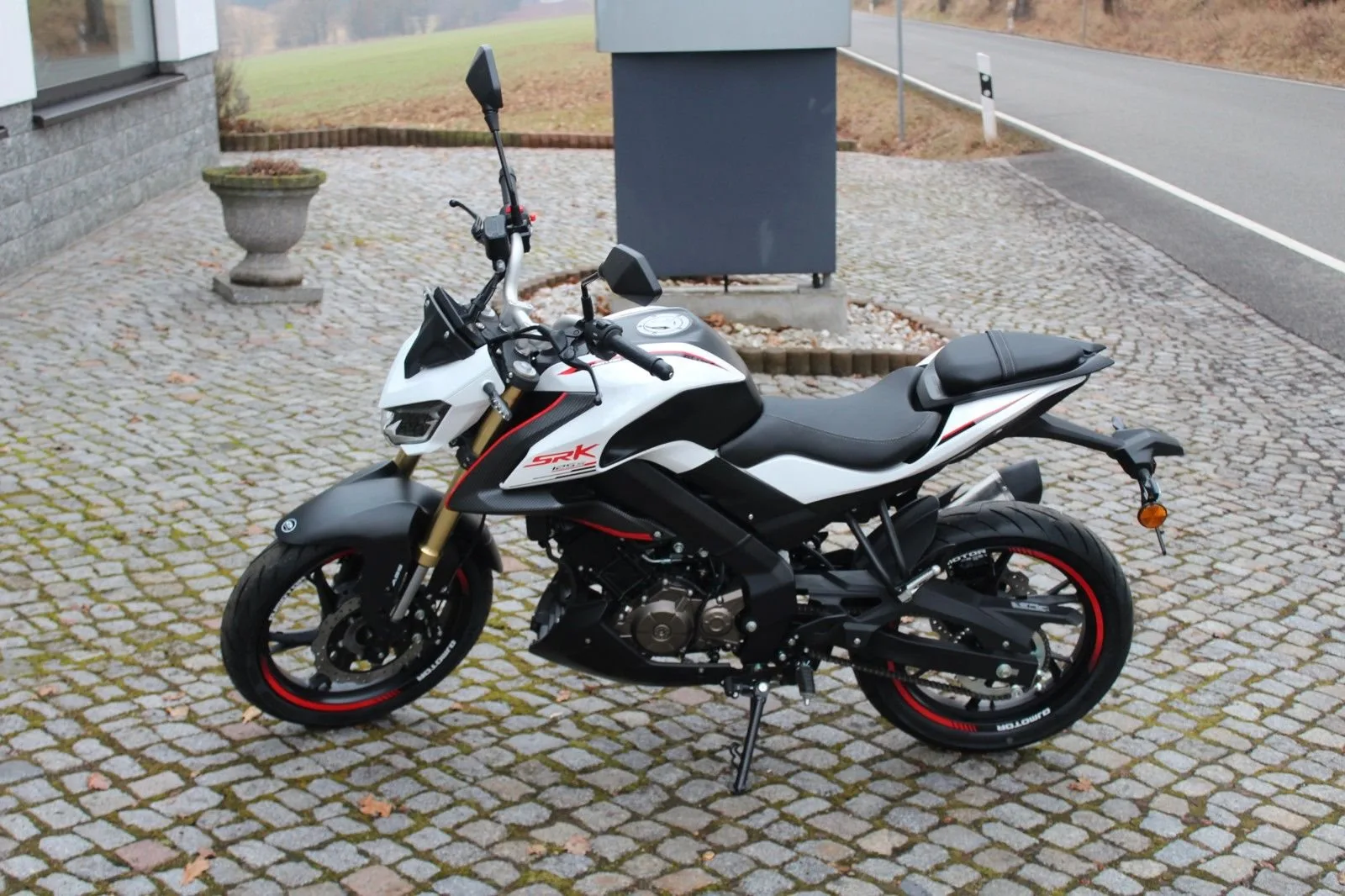QJ Motor SRK 125 S