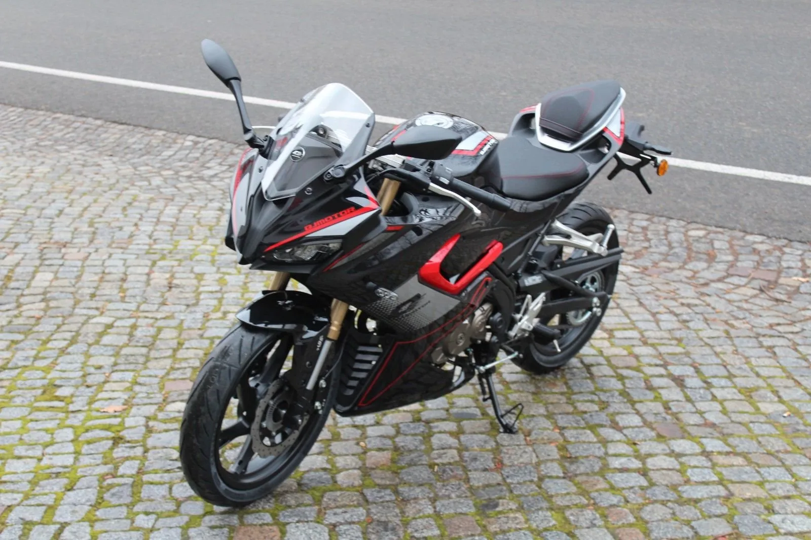 QJ Motor SRK 125 S