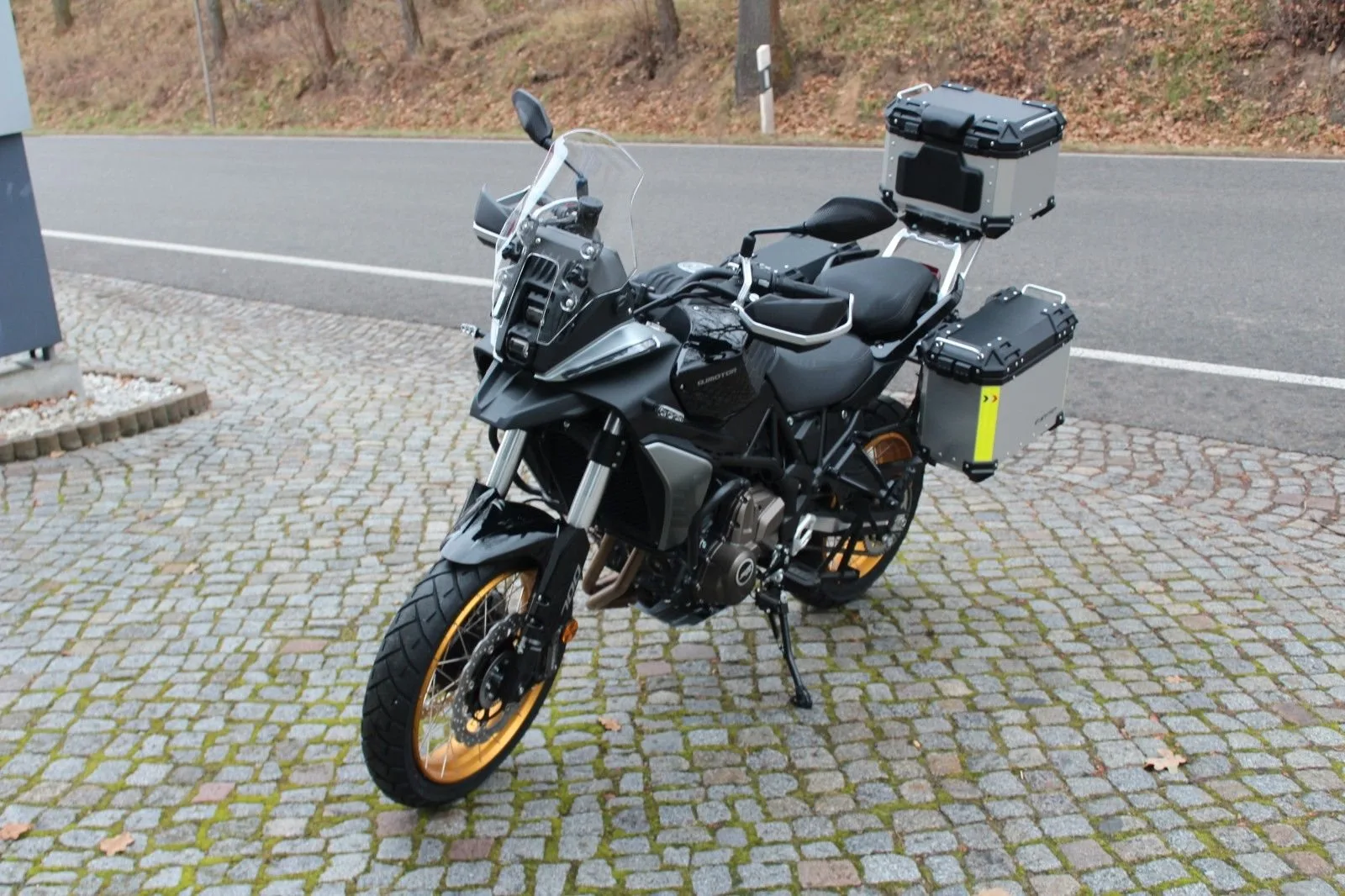 QJ Motor SRT 700 SX