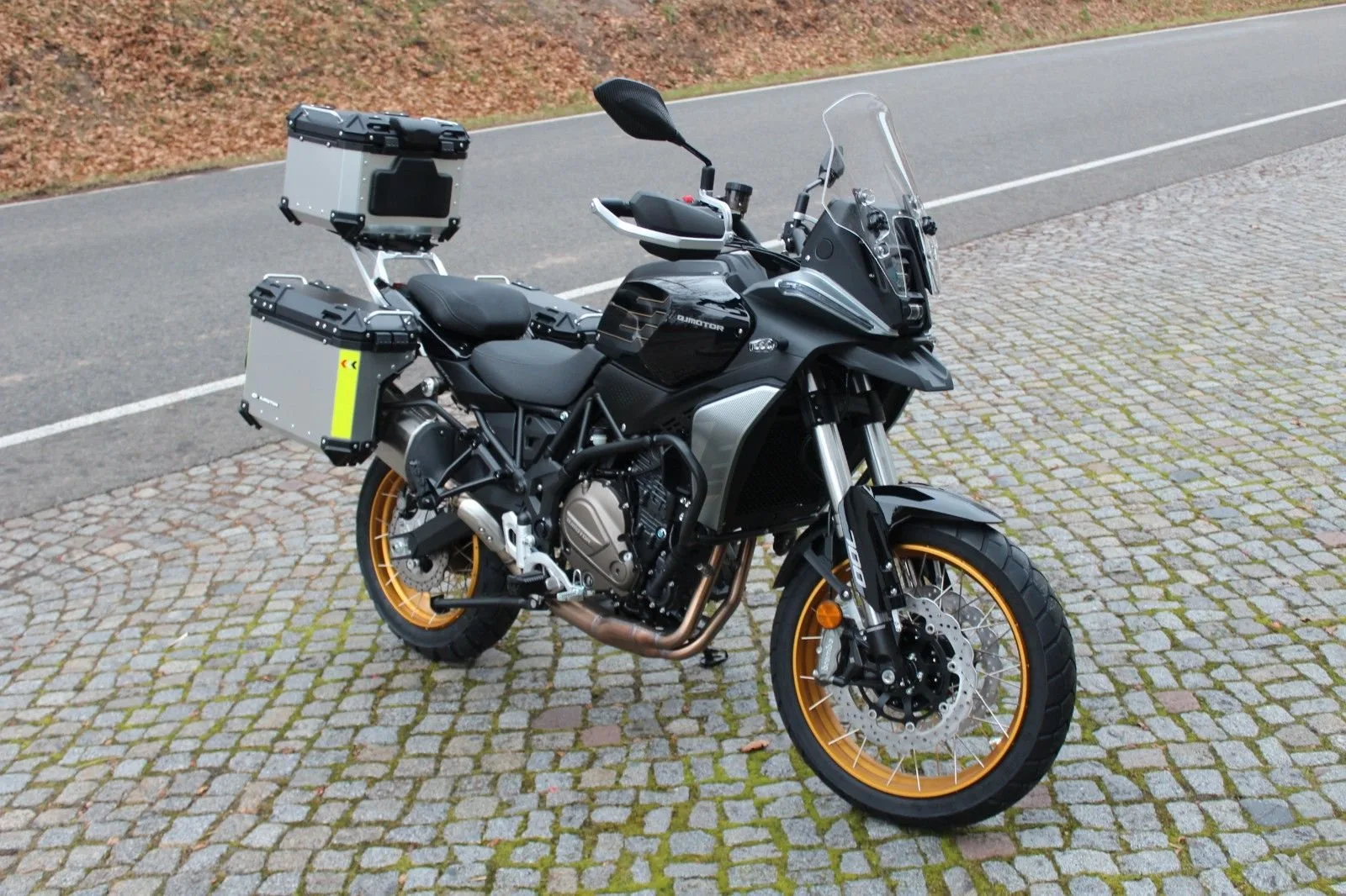 QJ Motor SRT 700 SX