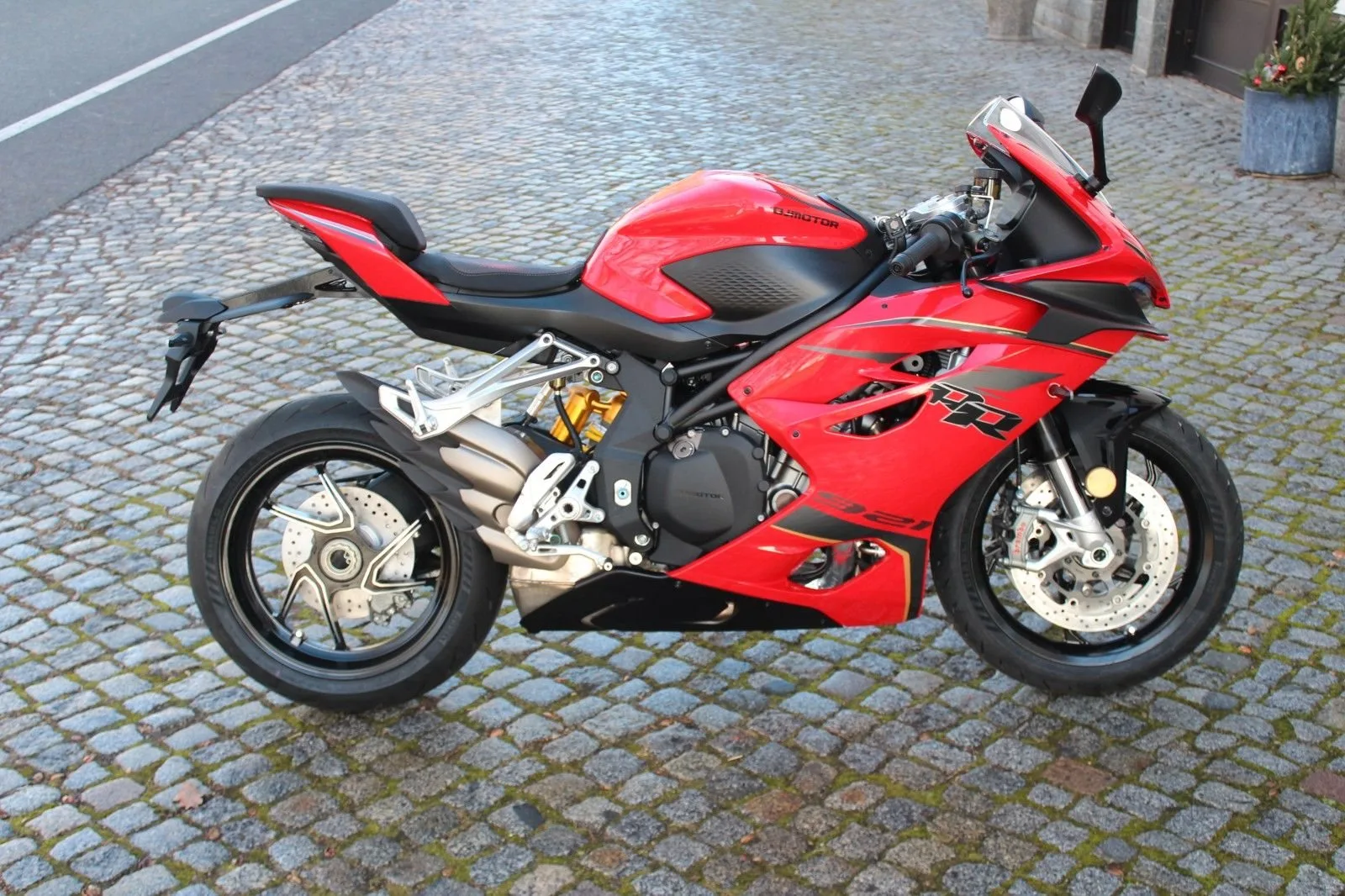 QJ Motor SRK 921 RR