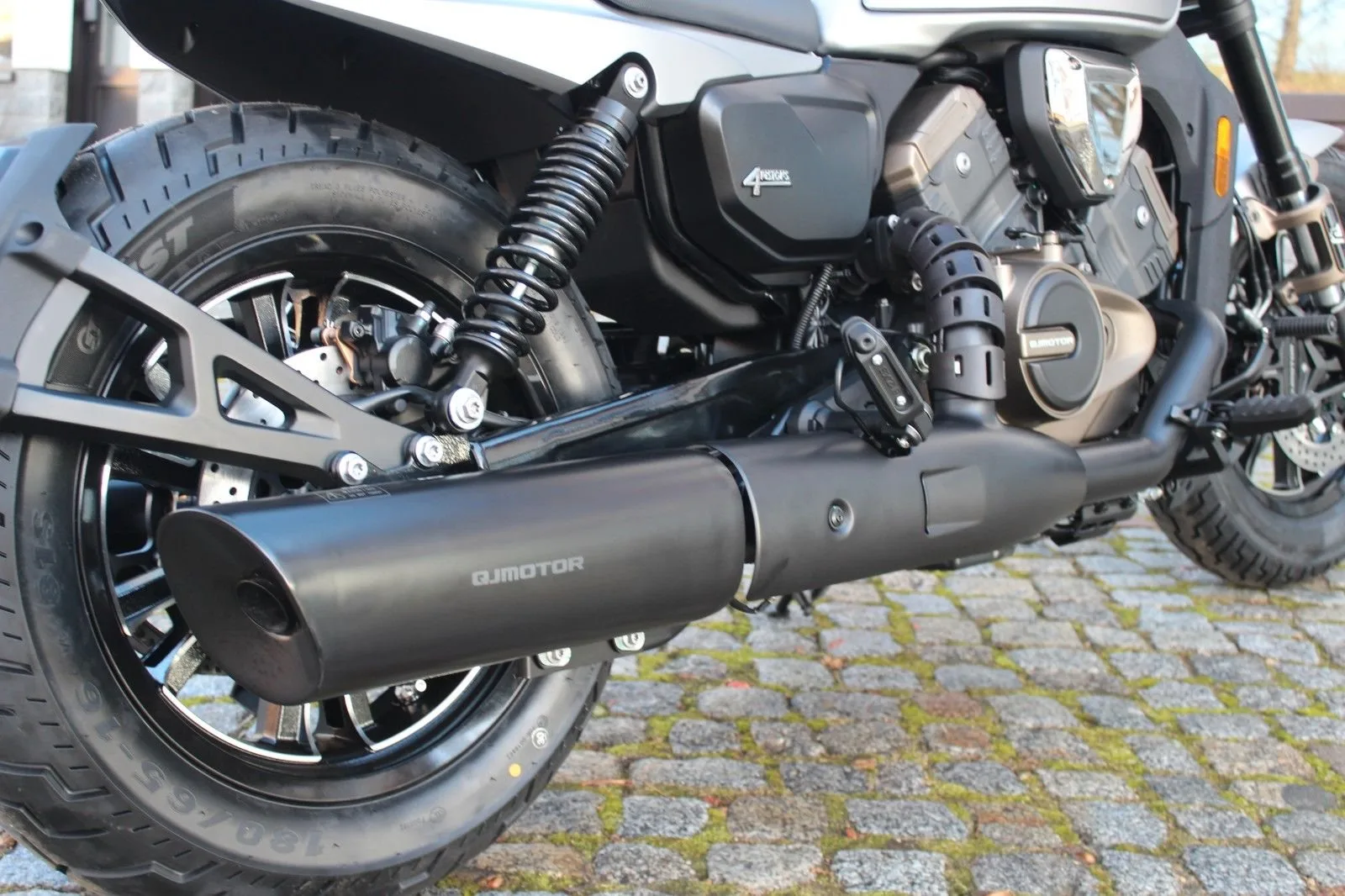 QJ Motor SRV 600V