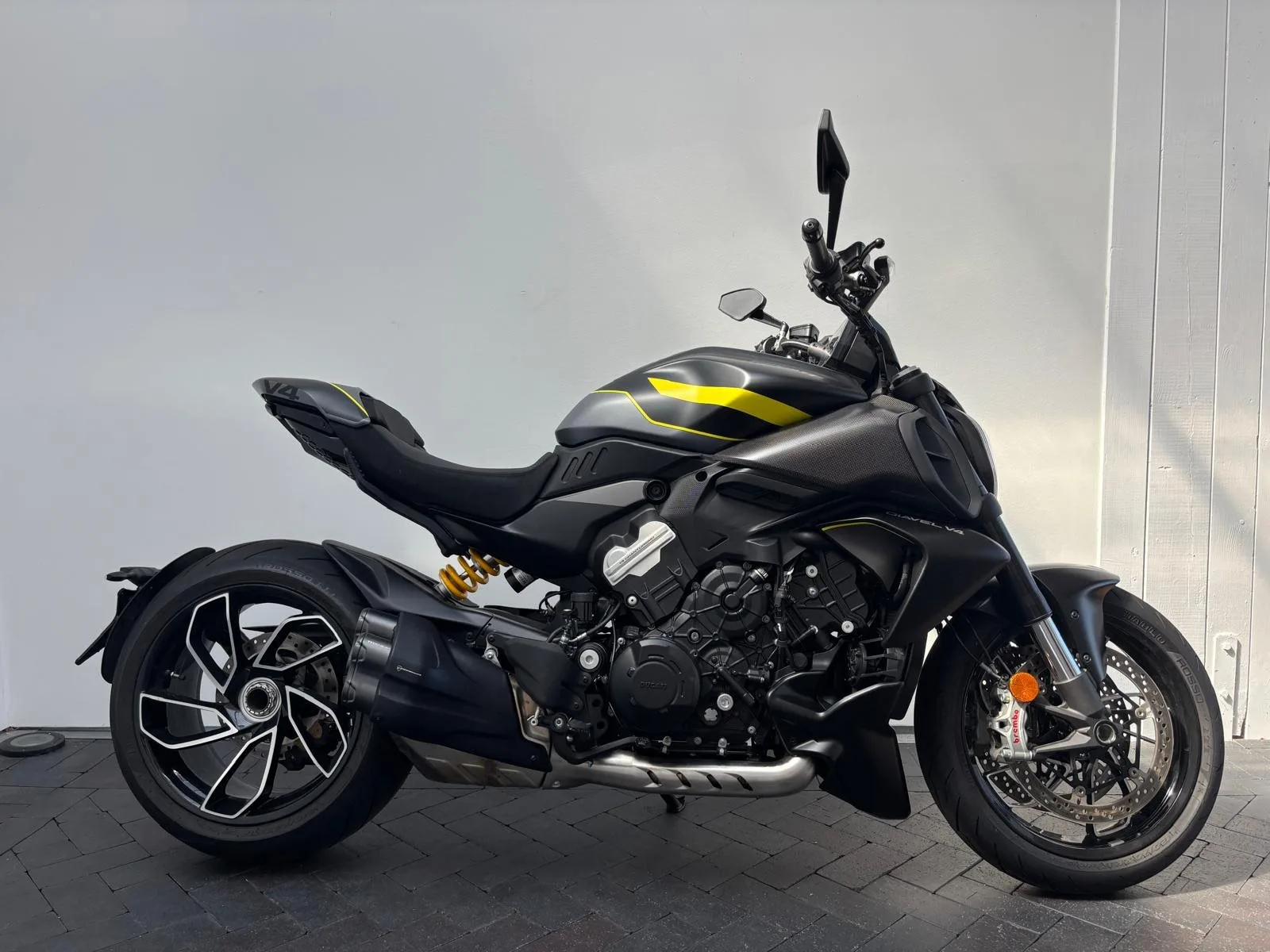Ducati Diavel V4