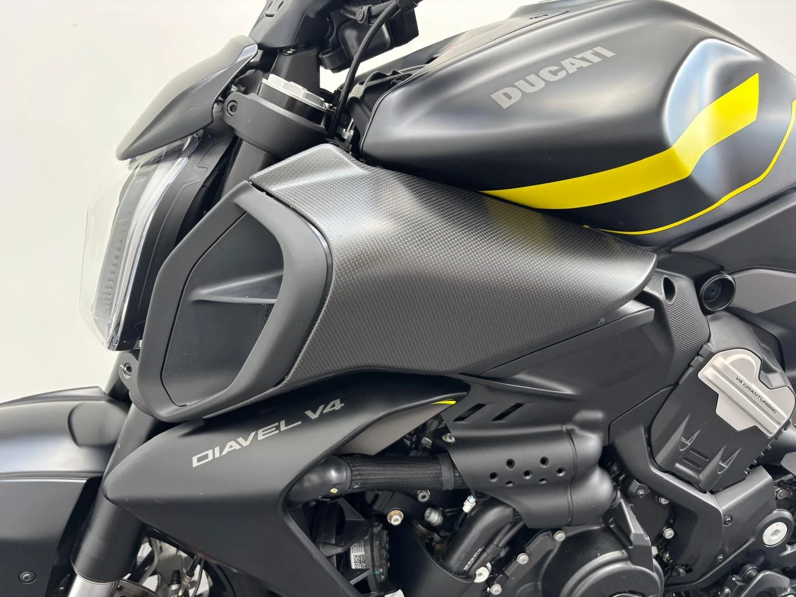 Ducati Diavel V4