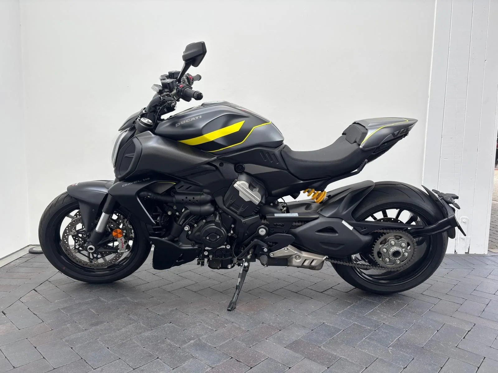 Ducati Diavel V4