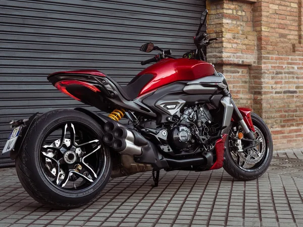 Ducati XDiavel V4 im Kundenauftrag, geringe Laufleistung!