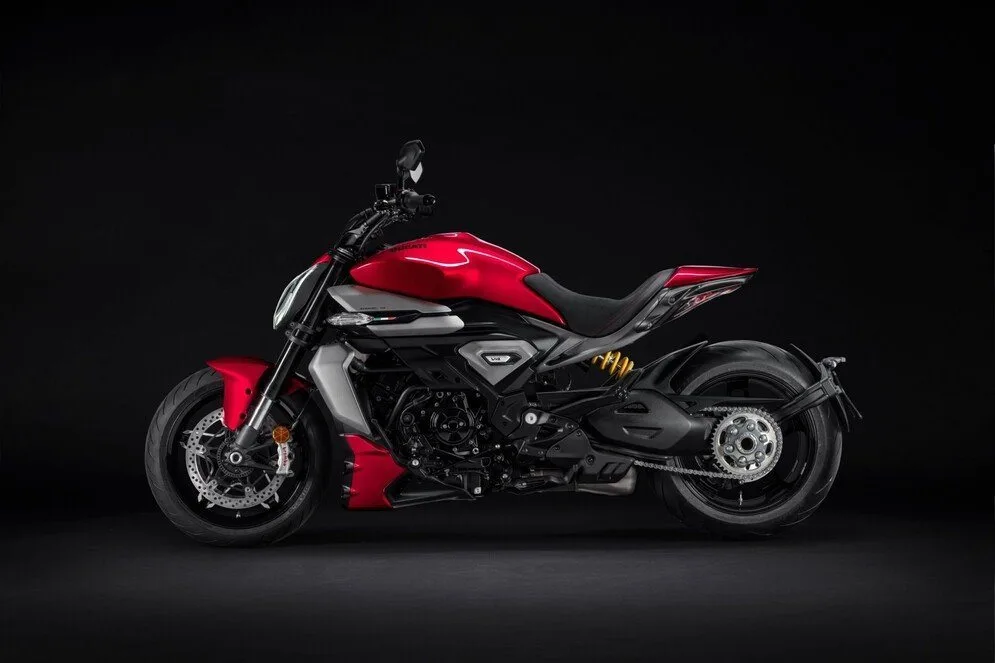 Ducati XDiavel V4 im Kundenauftrag, geringe Laufleistung!