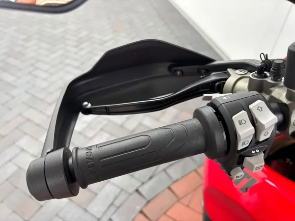 Ducati Hypermotard 698 Mono mit geringer Laufleistung