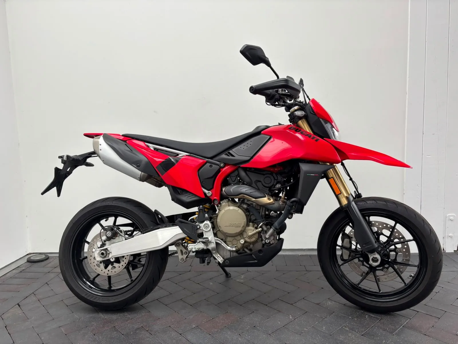 Ducati Hypermotard 698 Mono mit geringer Laufleistung
