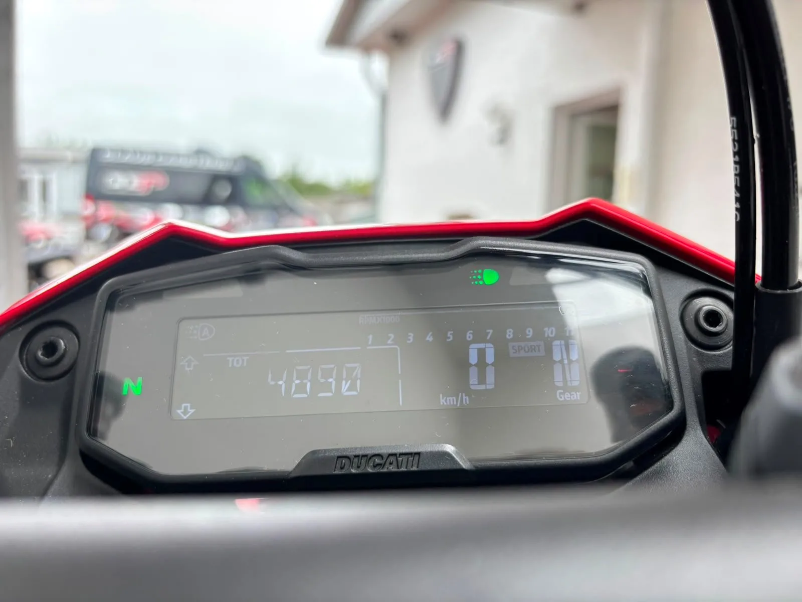 Ducati Hypermotard 698 Mono mit geringer Laufleistung