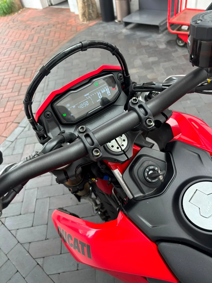 Ducati Hypermotard 698 Mono mit geringer Laufleistung