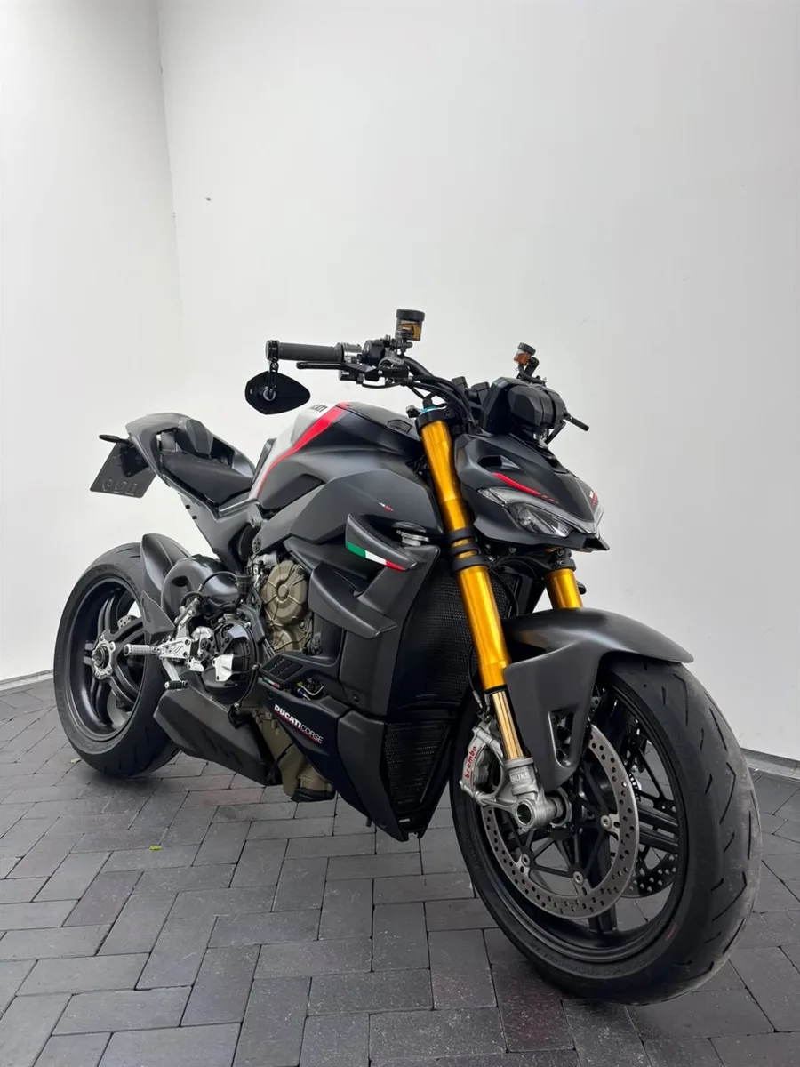 Ducati Streetfighter V4 SP mit viel Zubehör - im Kundenauftrag!