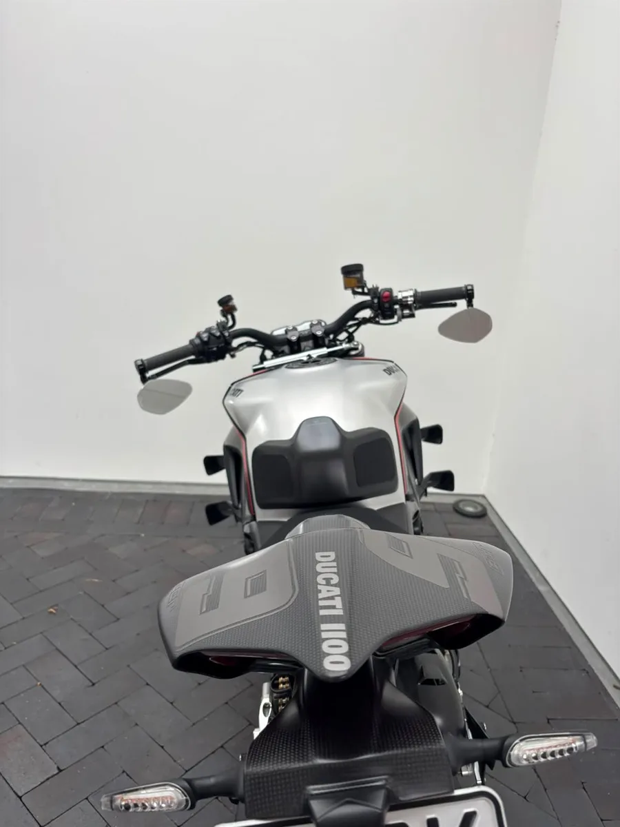 Ducati Streetfighter V4 SP mit viel Zubehör - im Kundenauftrag!