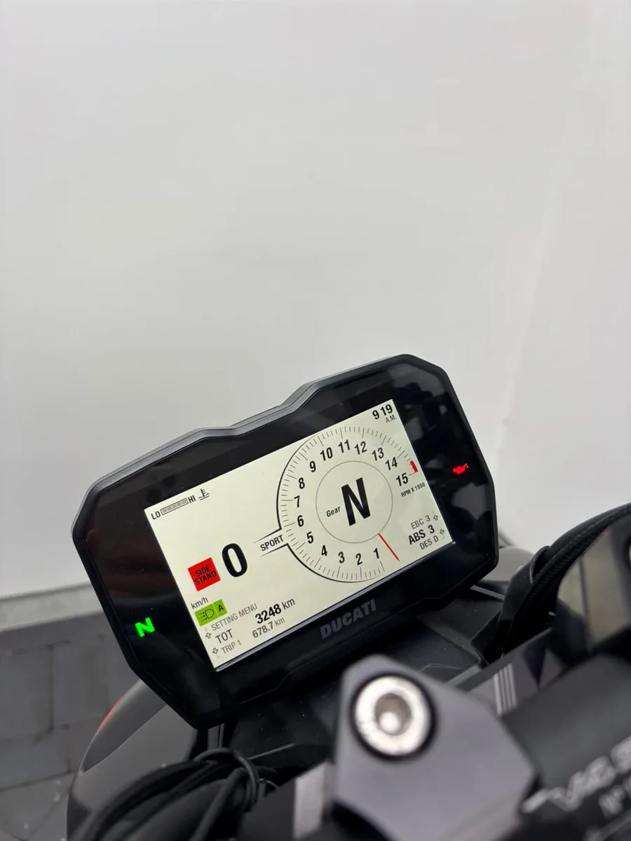 Ducati Streetfighter V4 SP mit viel Zubehör - im Kundenauftrag!