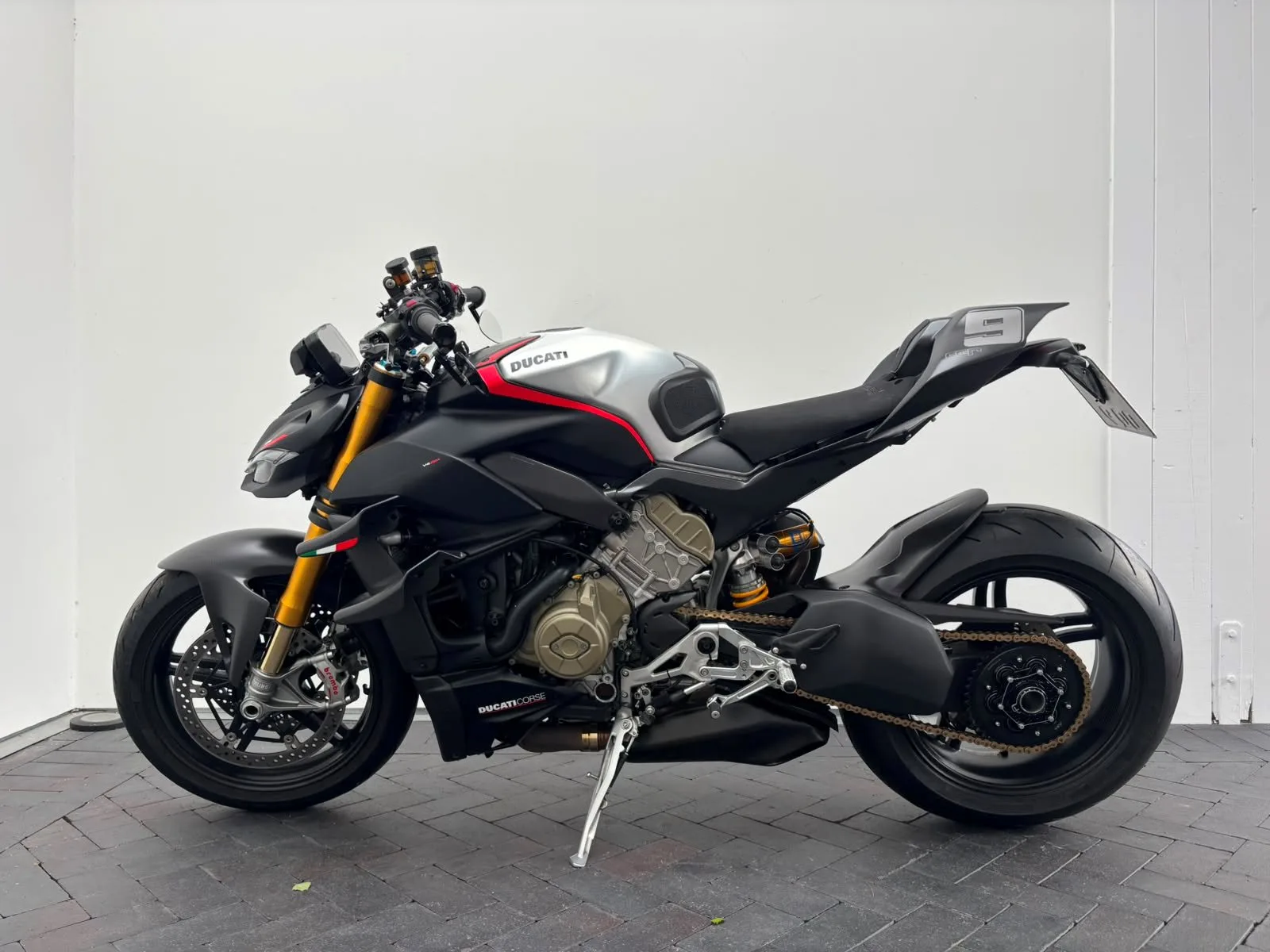Ducati Streetfighter V4 SP mit viel Zubehör - im Kundenauftrag!