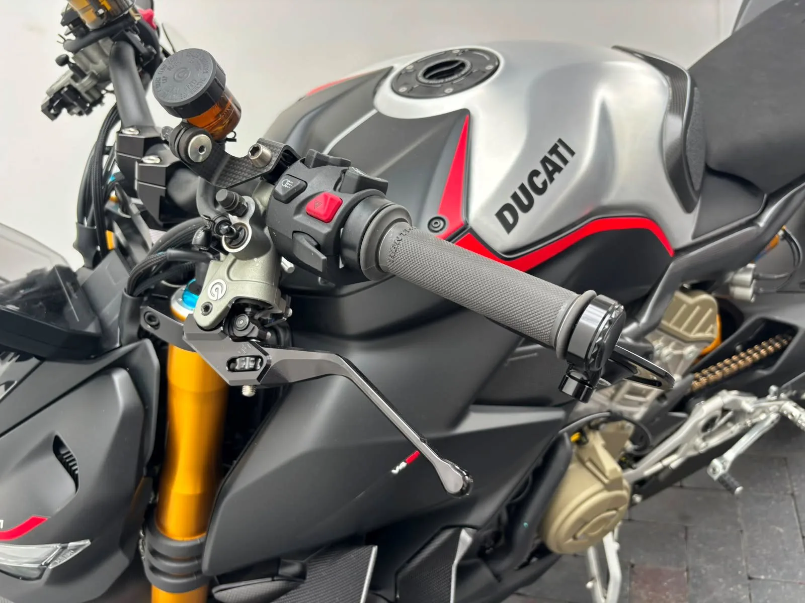 Ducati Streetfighter V4 SP mit viel Zubehör - im Kundenauftrag!