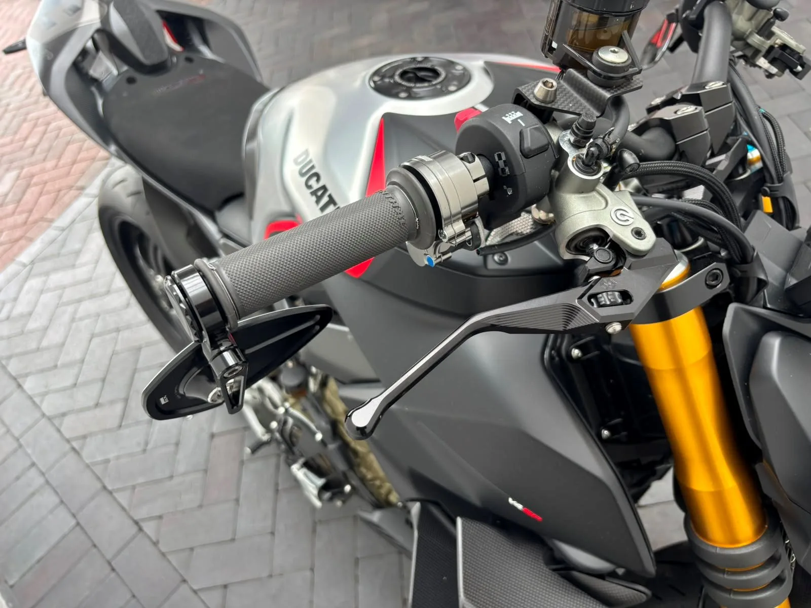 Ducati Streetfighter V4 SP mit viel Zubehör - im Kundenauftrag!