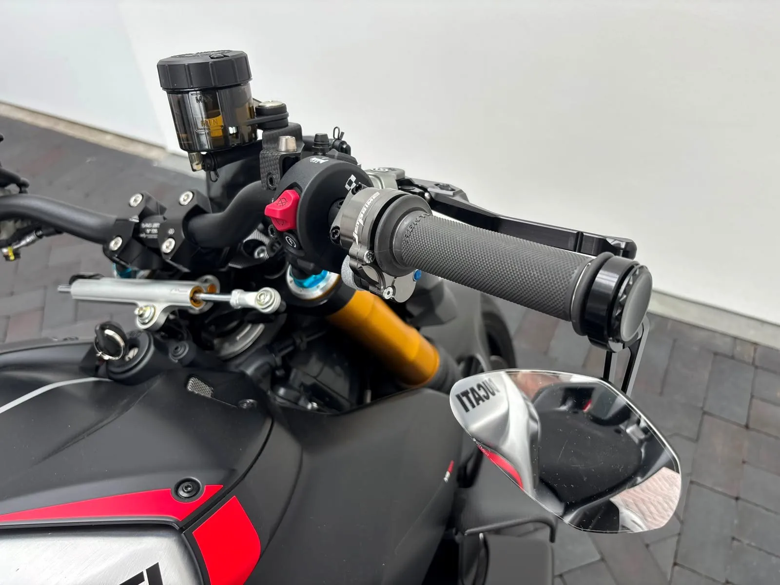 Ducati Streetfighter V4 SP mit viel Zubehör - im Kundenauftrag!