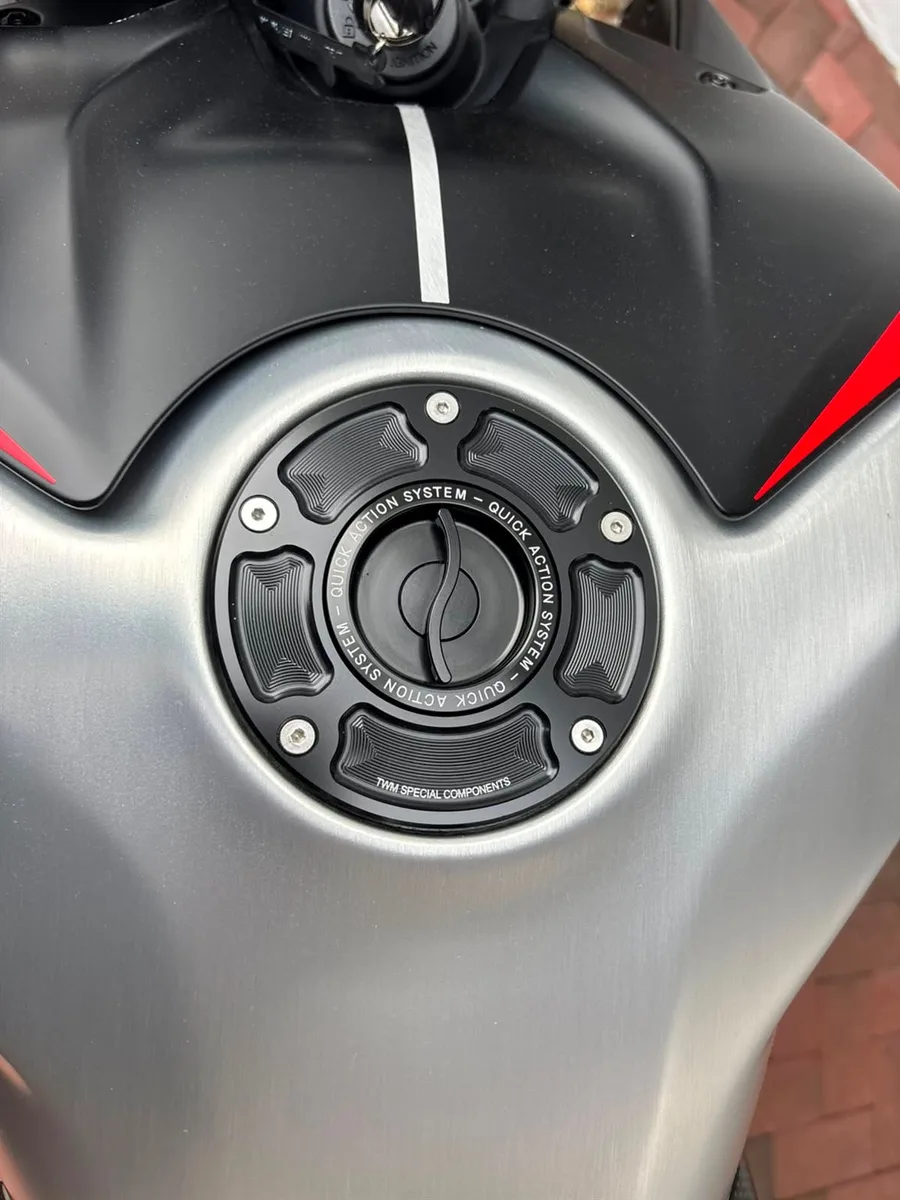 Ducati Streetfighter V4 SP mit viel Zubehör - im Kundenauftrag!