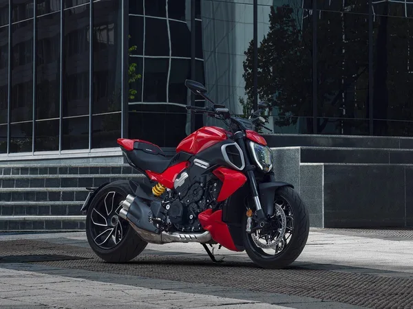 Ducati Diavel V4