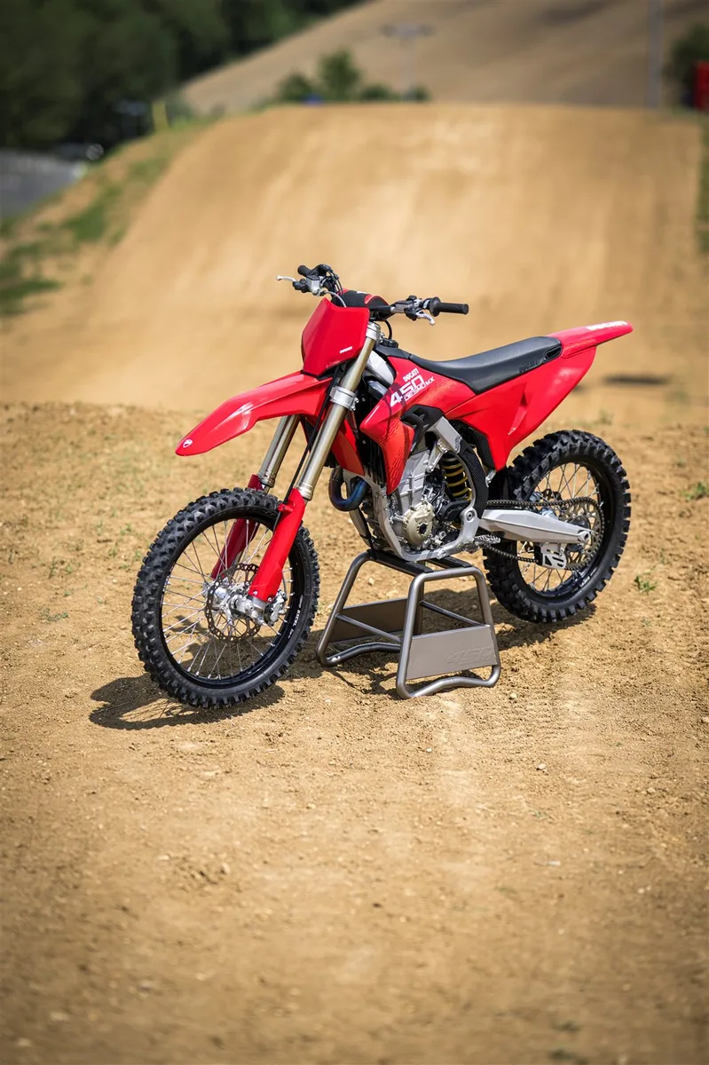 Ducati Desmo450 MX auch als Neufahrzeug erhältlich