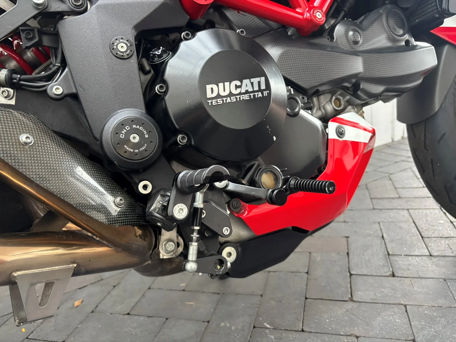 Ducati Multistrada 1200 Pikes Peak Umbau auf Rechtsschaltung und Daumenbremse!