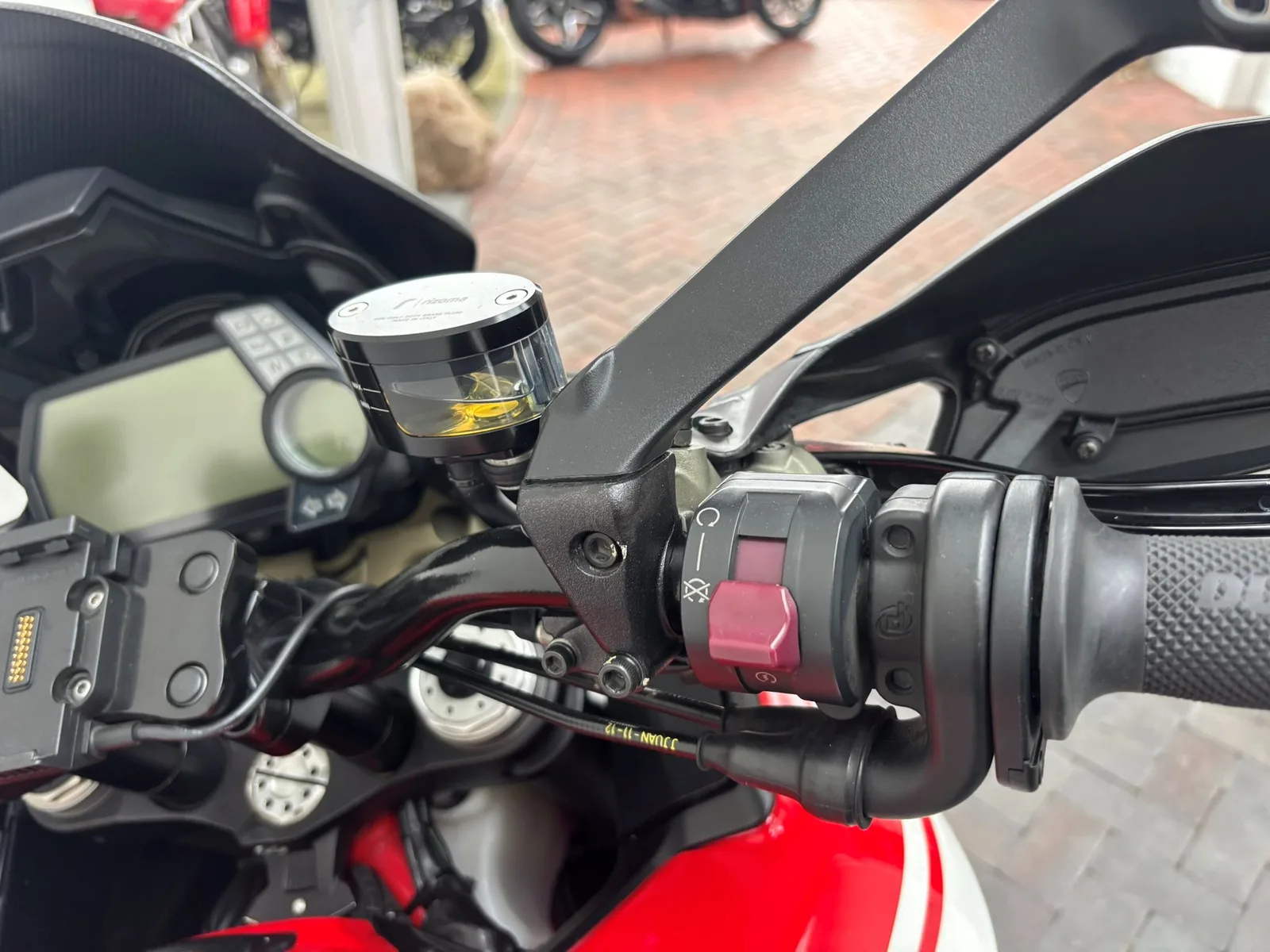 Ducati Multistrada 1200 Pikes Peak Umbau auf Rechtsschaltung und Daumenbremse!