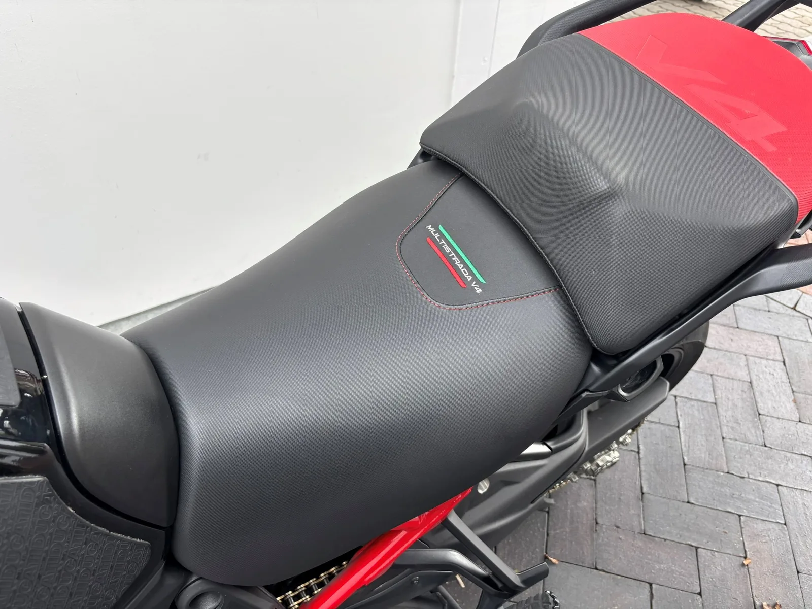 Ducati Multistrada V4 Pikes Peak Jetzt kaufen und kostenlos bis zur nächsten Saison einwintern!