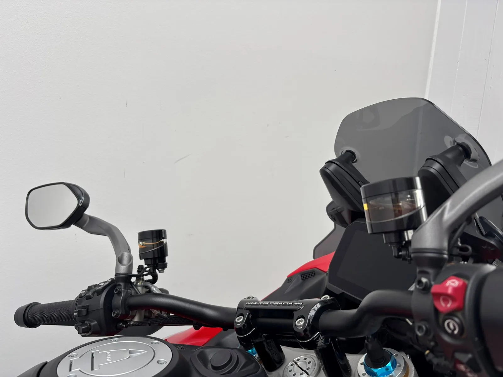 Ducati Multistrada V4 Pikes Peak Jetzt kaufen und kostenlos bis zur nächsten Saison einwintern!