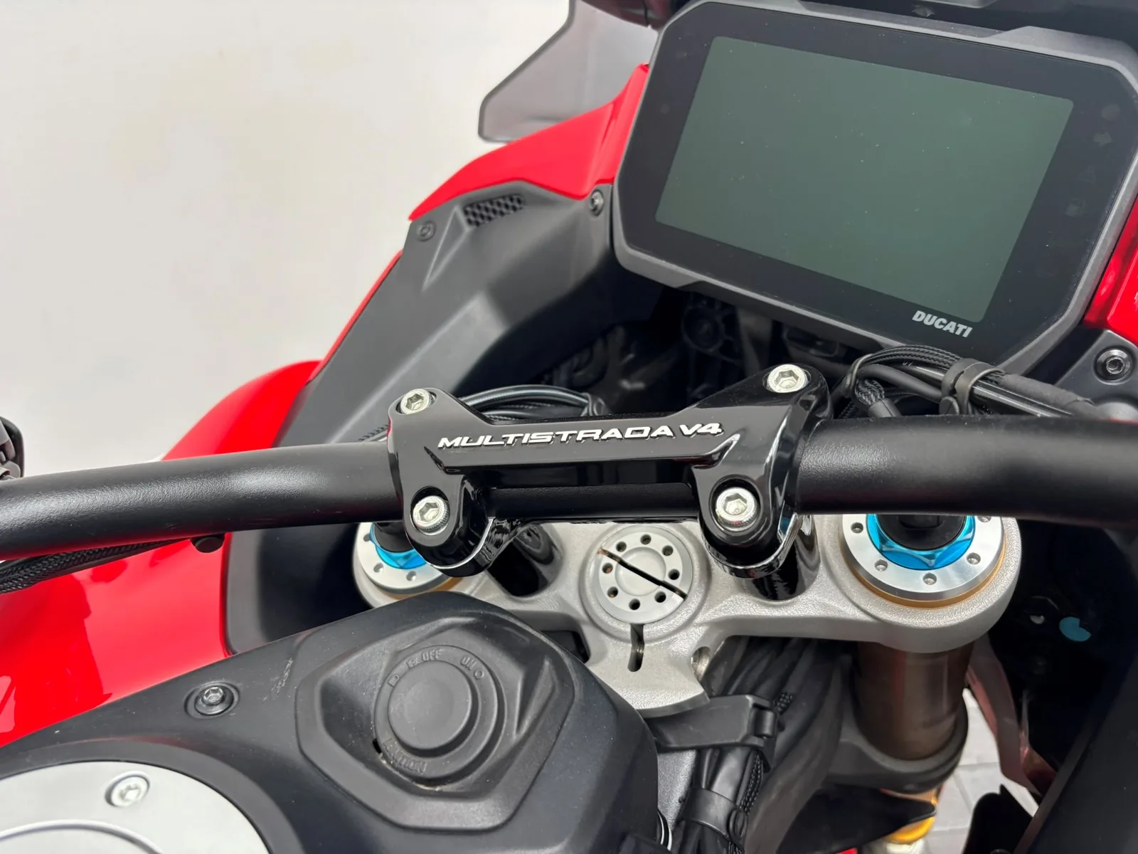 Ducati Multistrada V4 Pikes Peak Jetzt kaufen und kostenlos bis zur nächsten Saison einwintern!