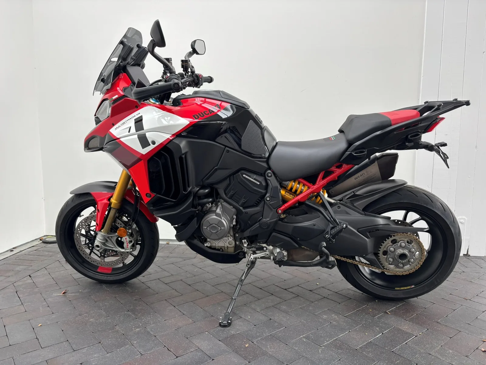 Ducati Multistrada V4 Pikes Peak Jetzt kaufen und kostenlos bis zur nächsten Saison einwintern!